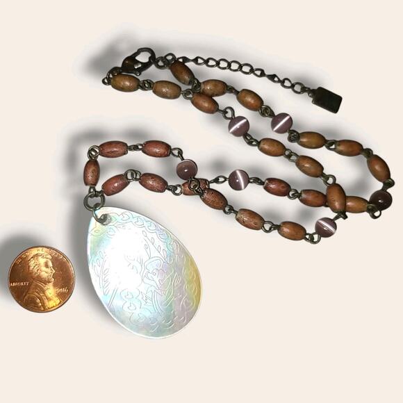 Vintage Anne Klein Etched Mother Of Pearl Pendant Necklace‎ Wood & Glass Beads - Picture 3 of 9